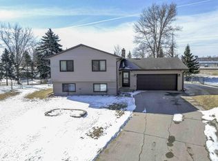 2903 17th Ave S, Moorhead, MN 56560