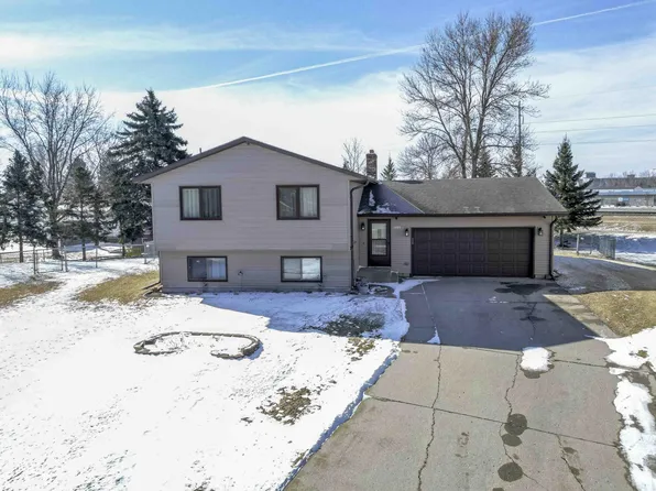 2903 17th Ave S, Moorhead, MN 56560