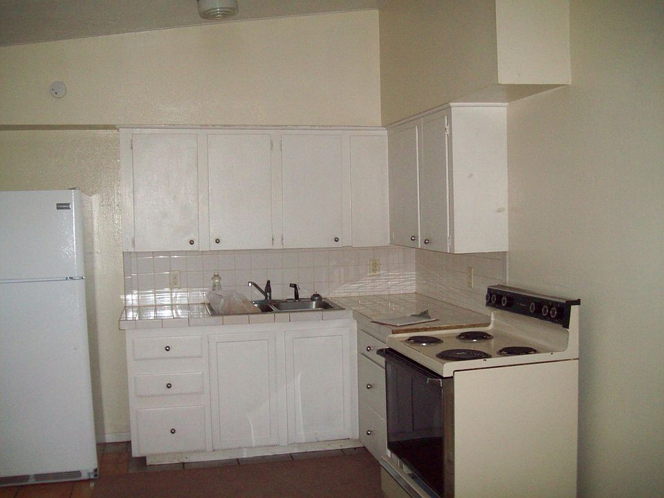 2nd image of 816 NW 1st Pl #A