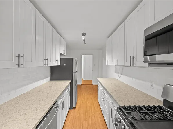 629 Kappock Street image 4 of 12