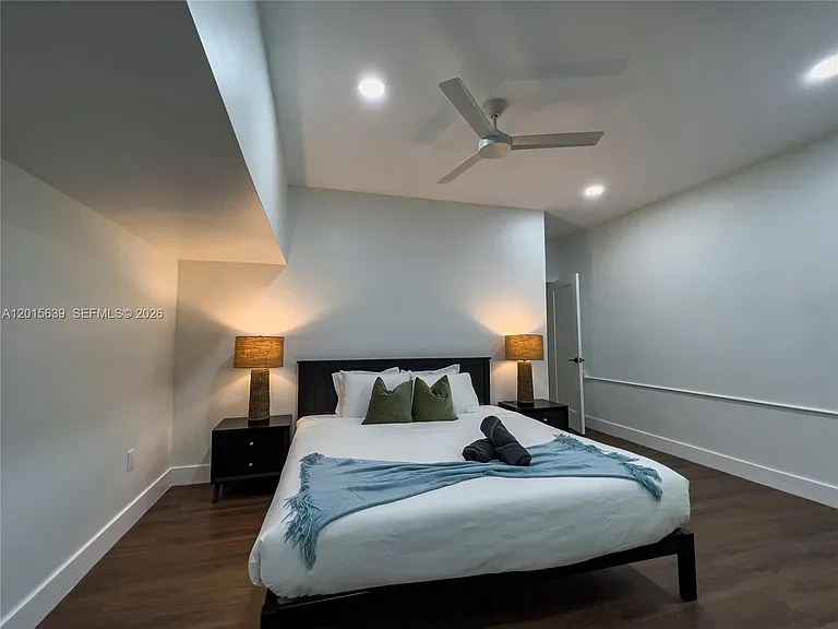 545 SW Indianola St — Photo 41