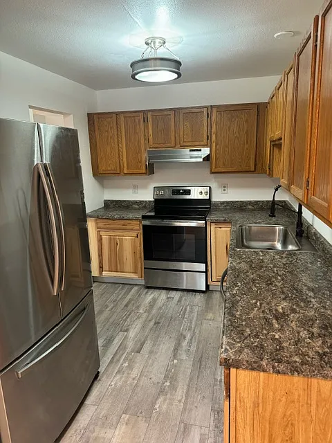3 bed, 1.5 bath, 1350 sqft, $2,450 — Photo 3
