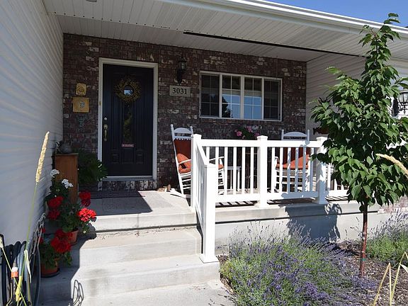 3rd image of 3031 N Highpoint Dr