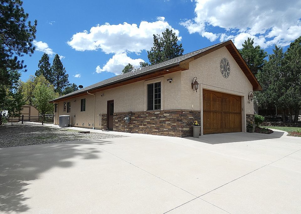 2nd image of 220 Oak Dr