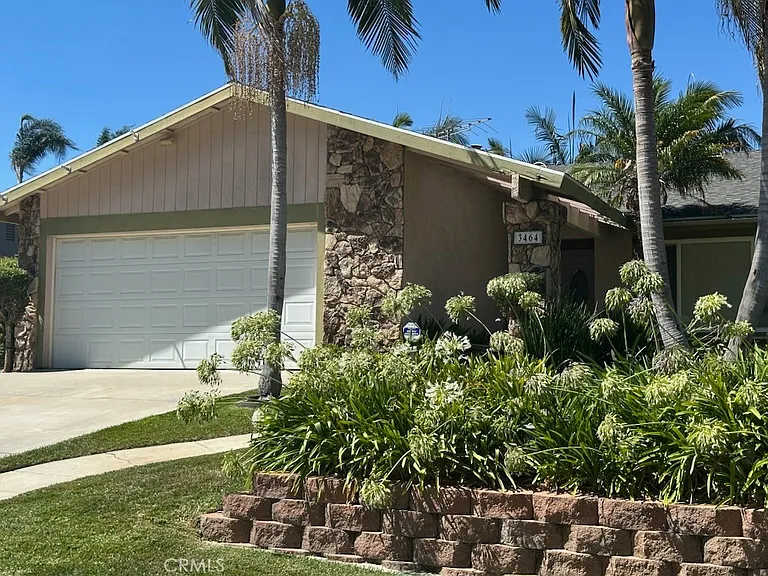 3464 Bayberry Dr — Photo 2