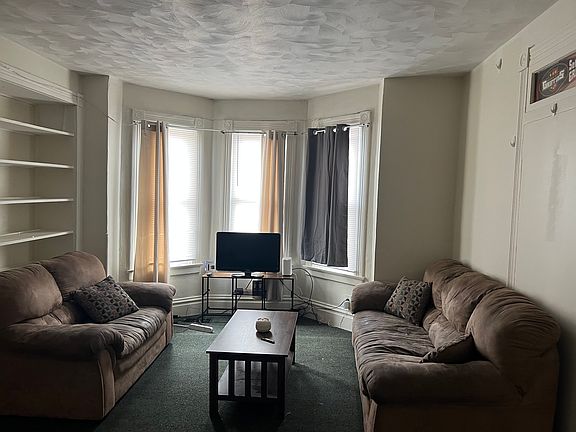 3rd image of 324 Euclid Ave