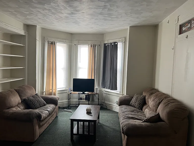 324 Euclid Ave — Photo 3