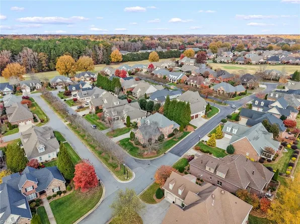 133 Sycamore Commons Ln, Bermuda Run, NC 27006