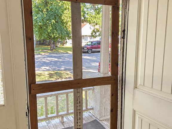 5th image of 1841 S Washington Ave