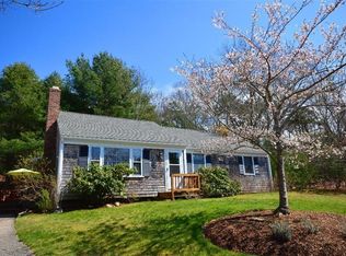 2 Willett Cir, Cataumet, MA 02534