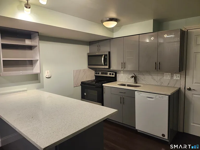 488 Chapel St #6 — Photo 3