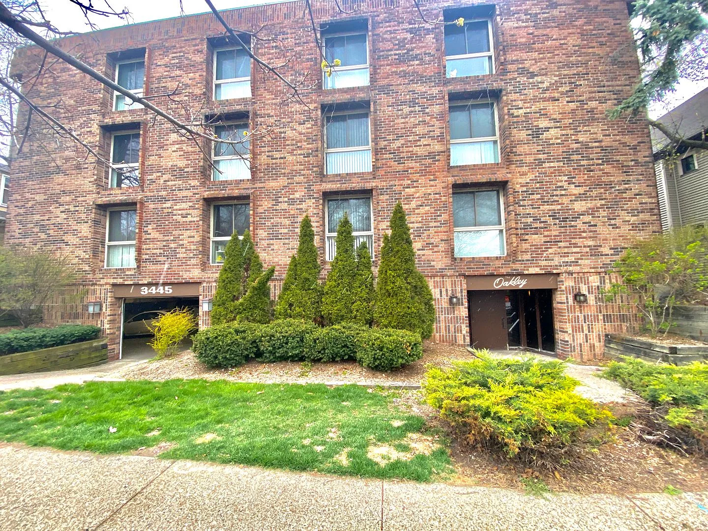 3445 N Oakland Ave — Photo 2