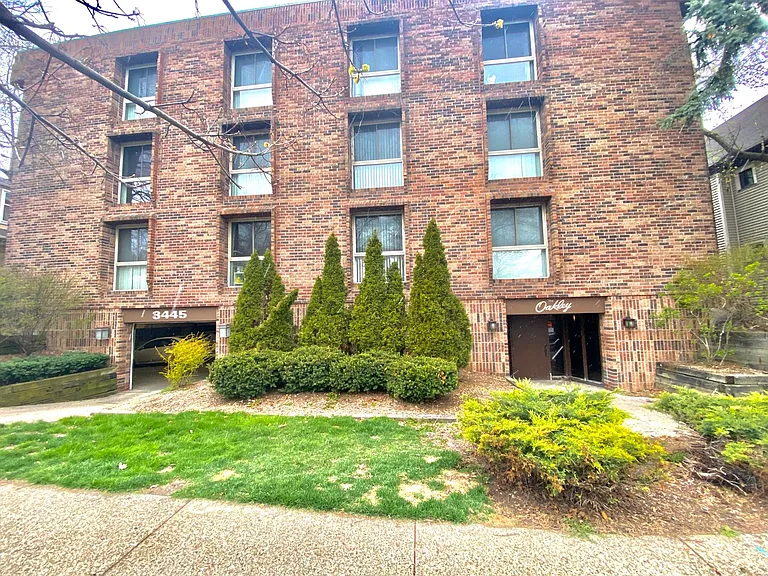 3445 N Oakland Ave — Photo 12