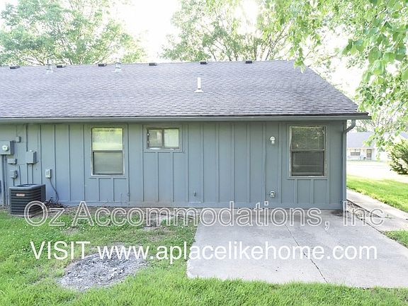 3rd image of 117 SE Greystone Dr