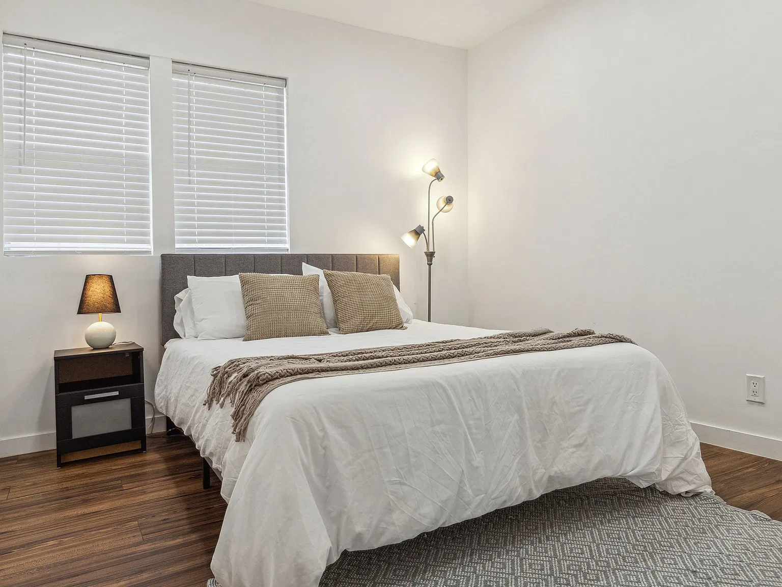 2 bed, 750 sqft, $2,100 — Photo 3