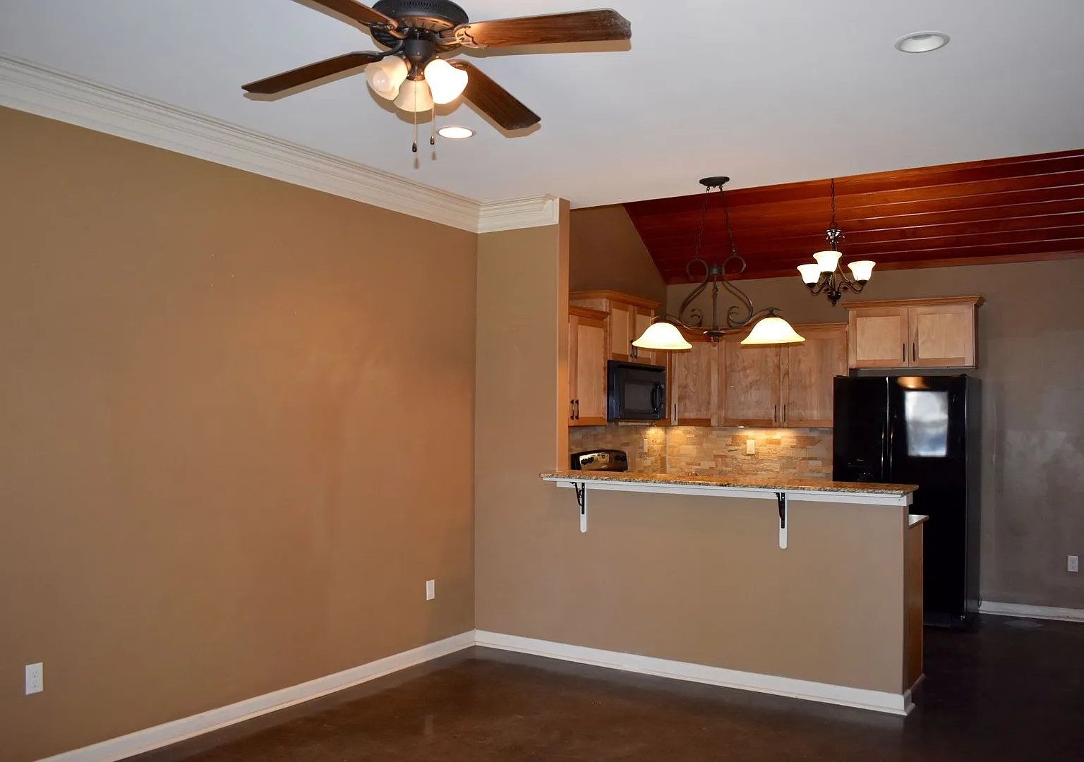 3 Bed 2 Bath Townhouse — Photo 2