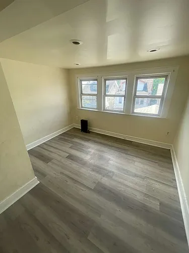 180 Columbia Ave Photo 1