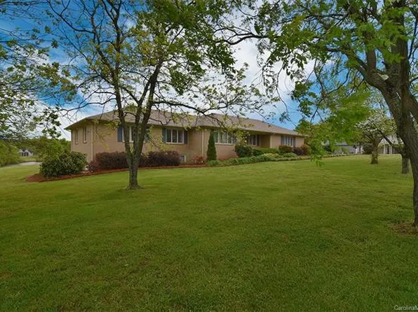 10400 Country Ln, Charlotte, NC 28214