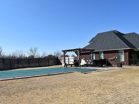Pool and pergola w/ seating
