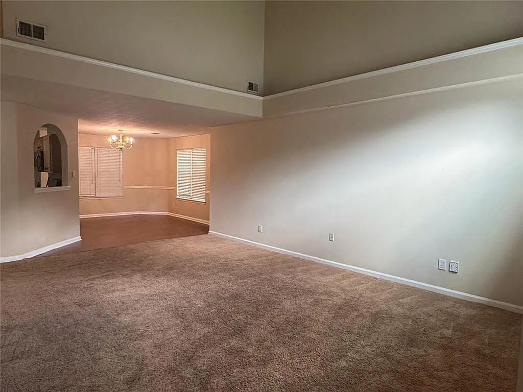 4 bed, 2.5 bath, 2094 sqft, $1,950 — Photo 2