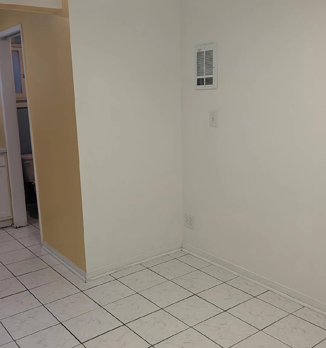 2408 E 4th St — Photo 3