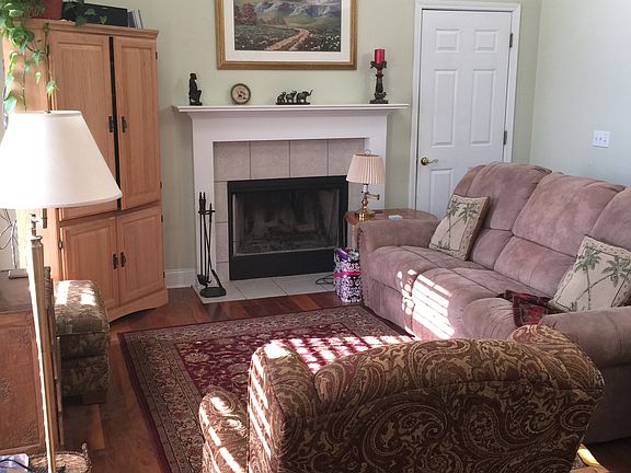 Living room -high ceilings