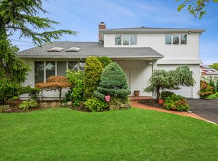 2119 Oliver Way, Merrick, NY 11566