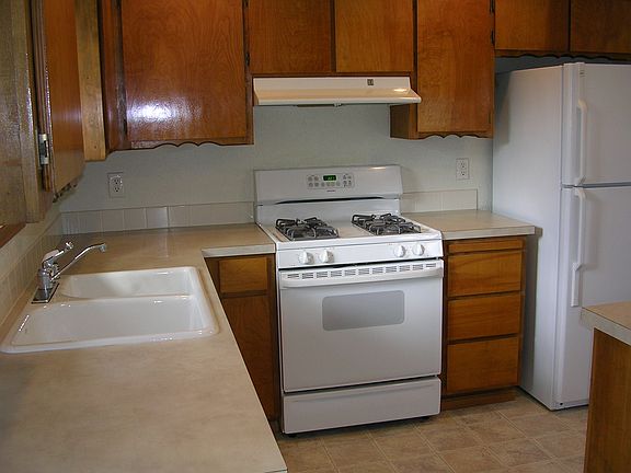 4th image of 1217 E Indiana St