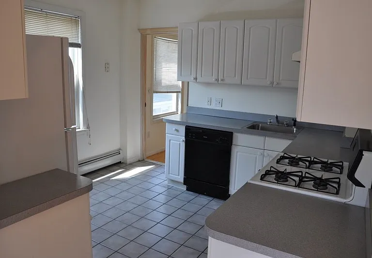 8 Pearl St #3 — Photo 1