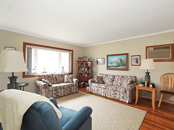 5th image of 68 Cedar St