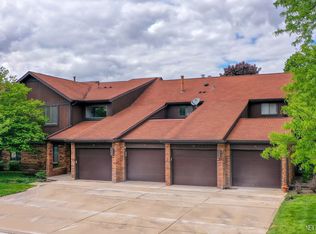 10 Creekside Cir APT A, Elgin, IL 60123