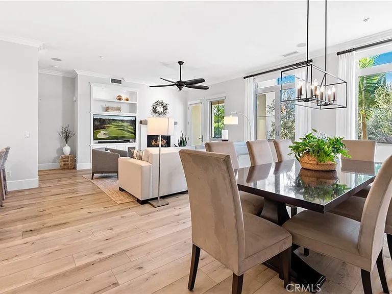 71 Vantis Dr — Photo 4