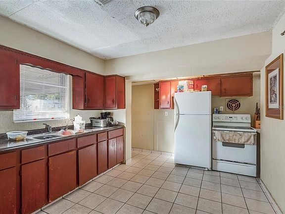 2nd image of 2255 Stella St