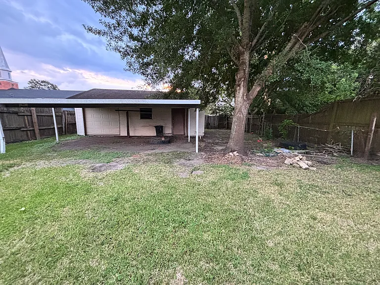 1117 Dallas St — Photo 9
