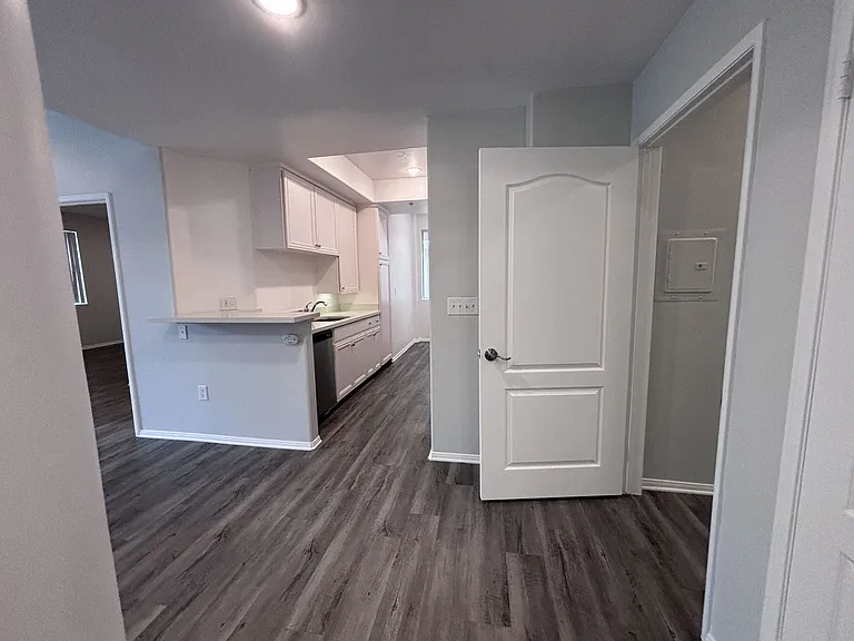 7044 Lanewood Ave — Photo 59
