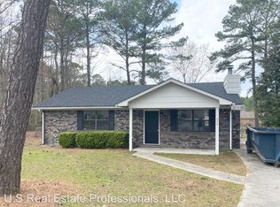 806 W Oxford Ln, Hinesville, GA 31313
