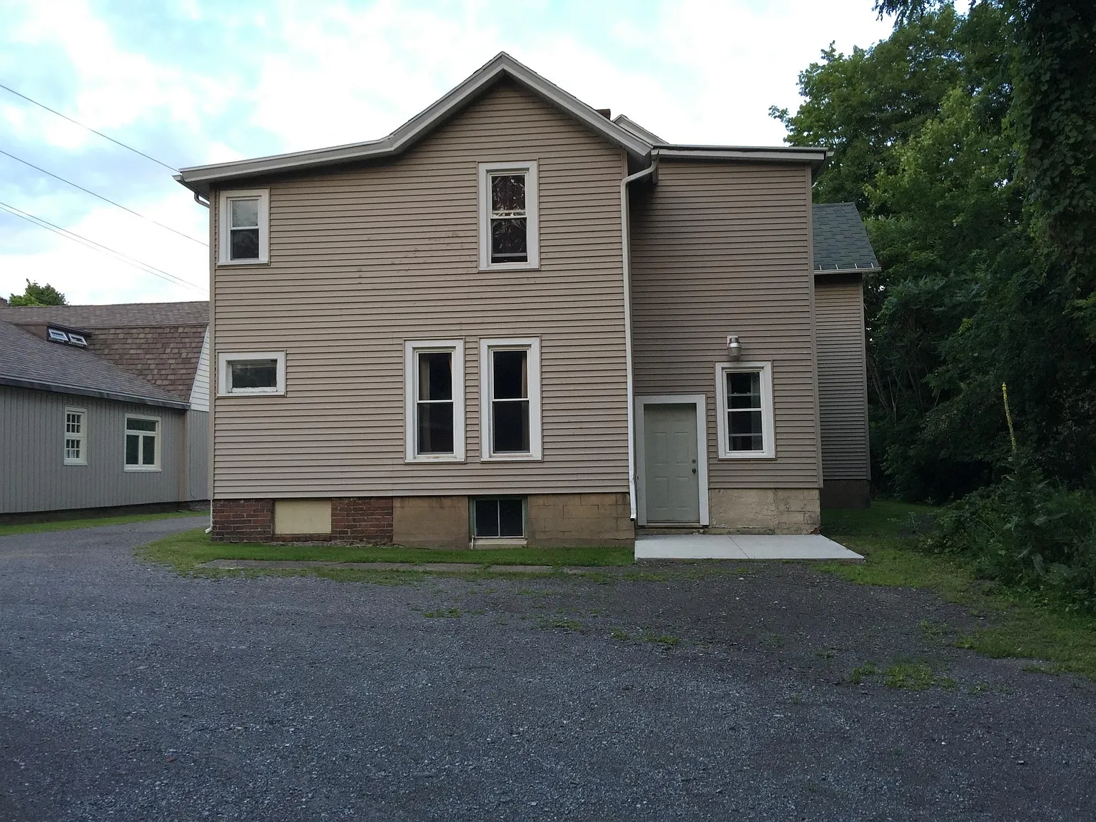 154 Newton St — Photo 2