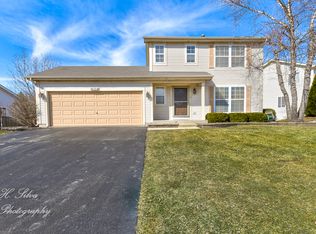 1827 Cambridge Dr, Carpentersville, IL 60110