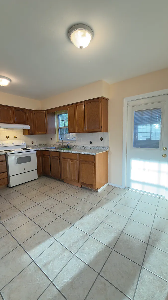 Building Photo - 506 Holt Cir