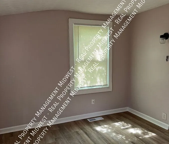 2504 Forest Home Ave — Photo 13