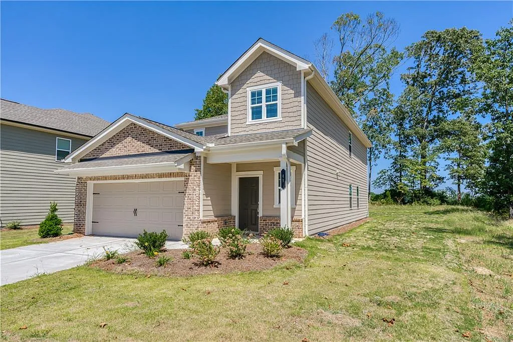 5 bed, 2.5 bath, 2437 sqft, $2,400 — Photo 2