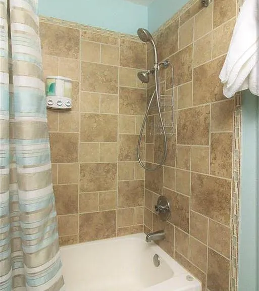 335 NW Larry St — Photo 14