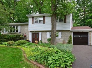 27 Hopper St, Oakland, NJ 07436