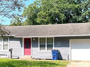 1105 N Arcola St, Angleton, TX 77515