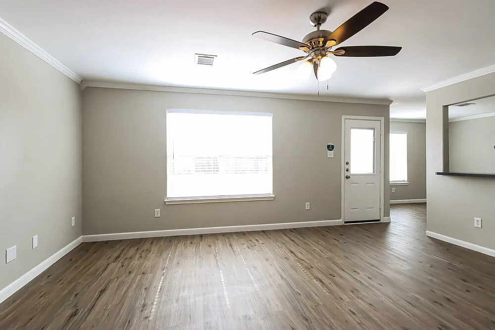 3 bed, 2.5 bath, 1608 sqft, $1,900 — Photo 4