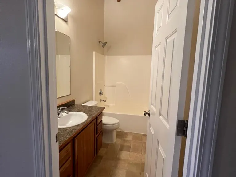 1292 S Vermillon Dr #B — Photo 7