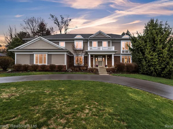 725 Woodchester Dr, Bloomfield Hills, MI 48304