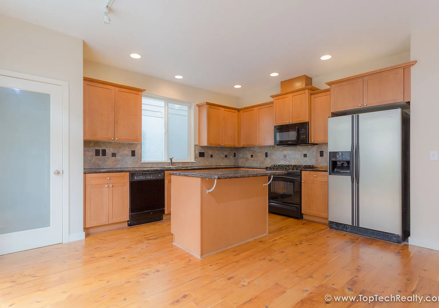 Lovely 4 BD* 2.5 BA* Single Family Home Located Near Quatama MAX Station, Tanasbourne Mall & Orenco! — Photo 3