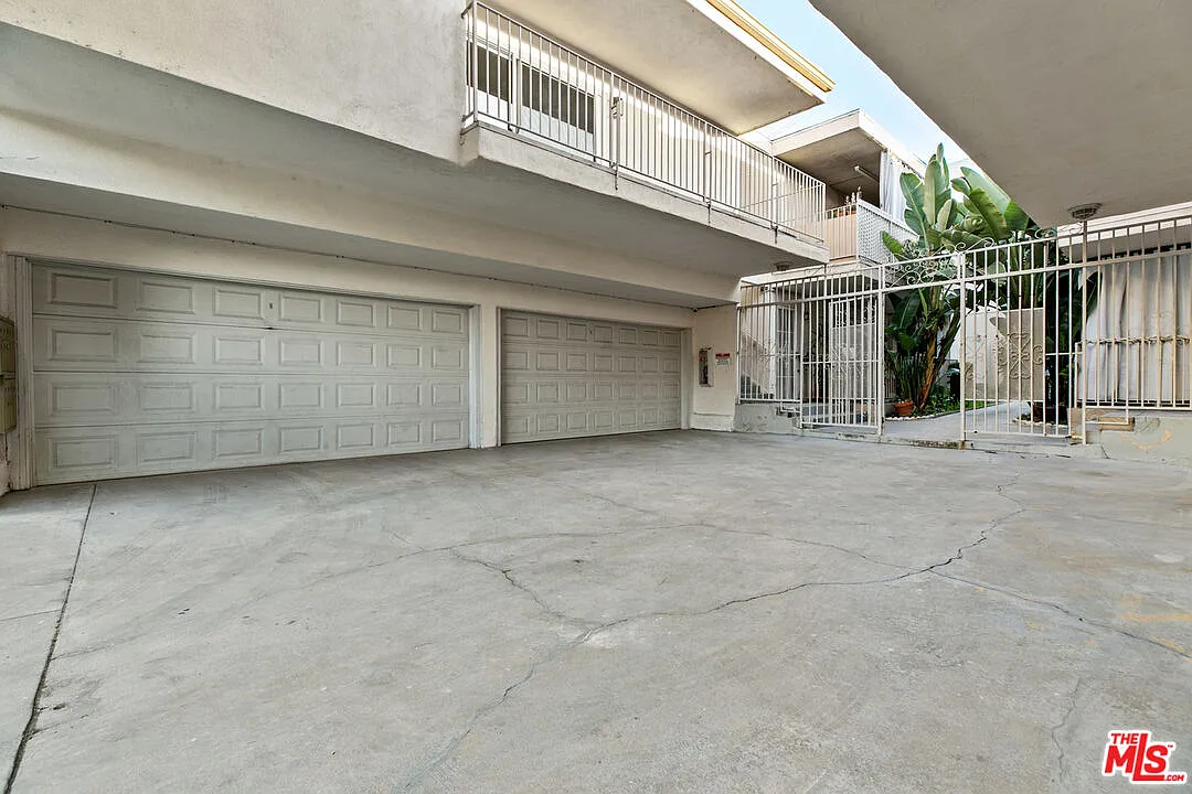 Building Photo - 330 E Dryden St #18