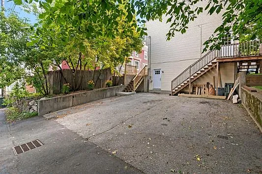 842 Beech St — Photo 23